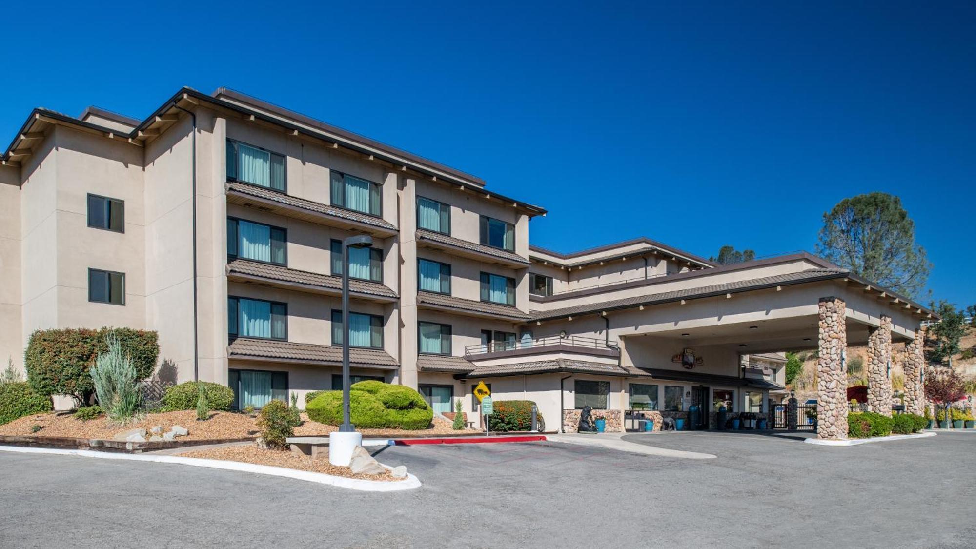 Yosemite Southgate Hotel & Suites Oakhurst Exterior foto