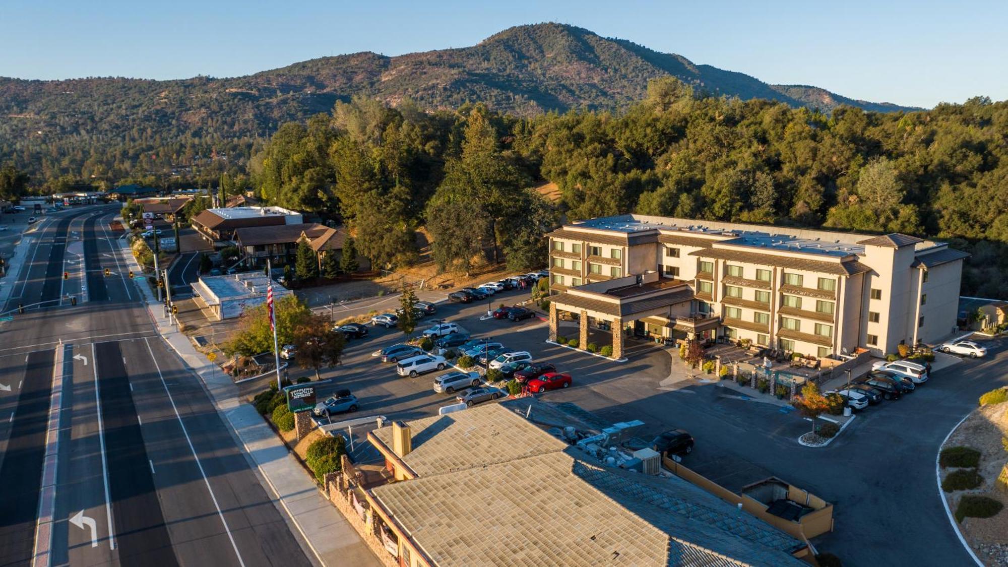 Yosemite Southgate Hotel & Suites Oakhurst Exterior foto