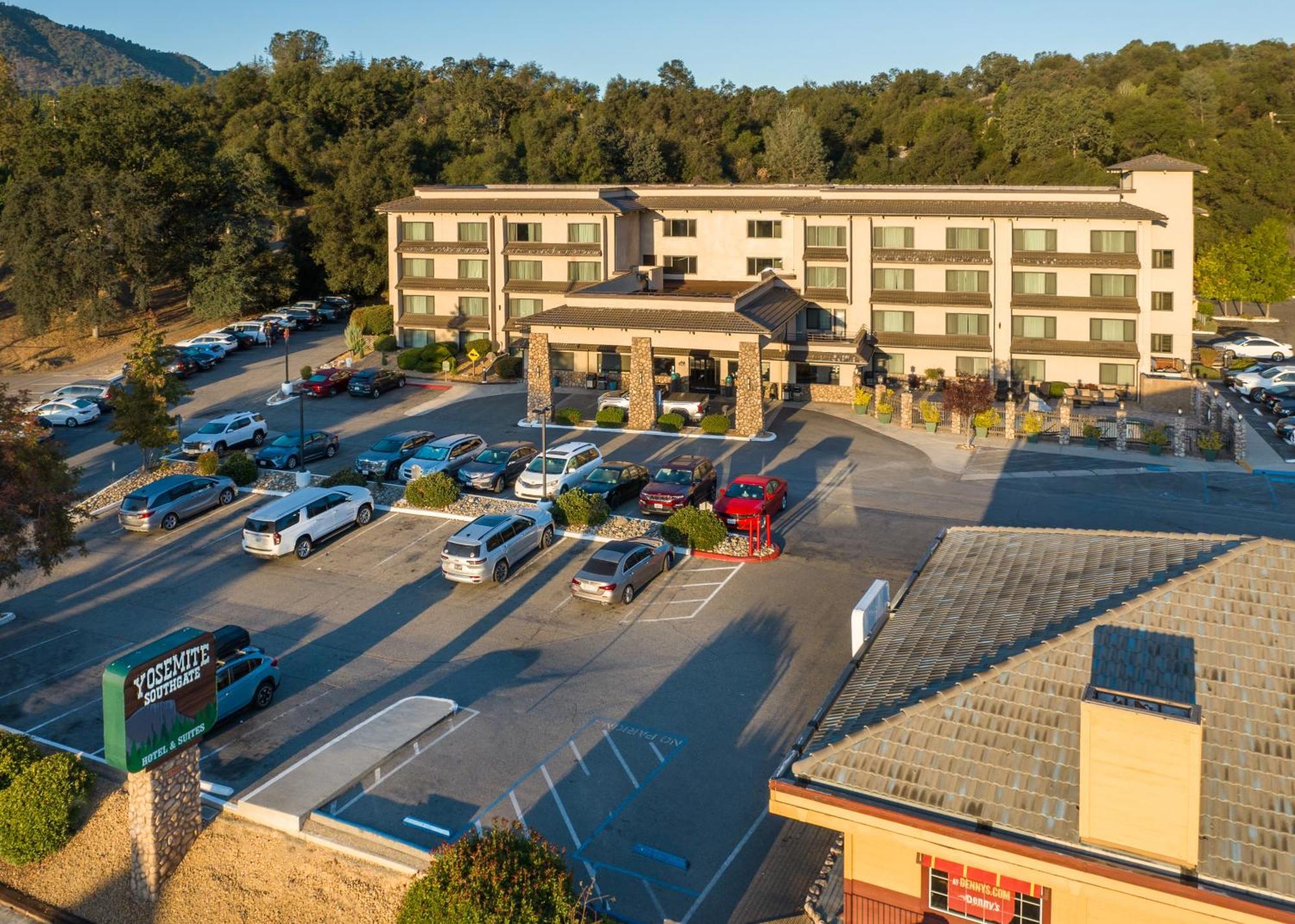 Yosemite Southgate Hotel & Suites Oakhurst Exterior foto